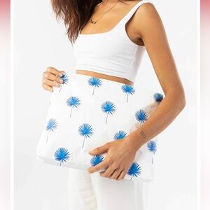 NWT ALOHA Collection MAX Mas Palmas Pouch in Cerulean. Excellent collection 💙